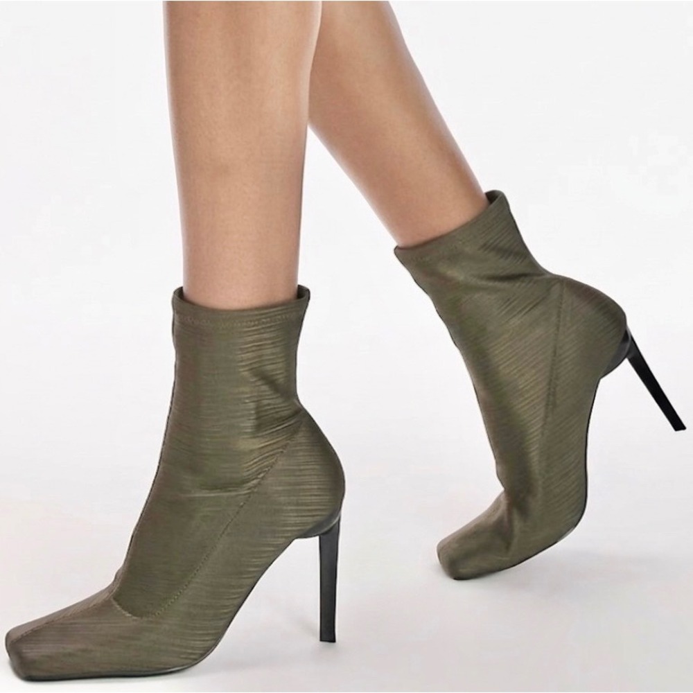 Topshop Olive Green Plissé Square Toe Sock Ankle Boots Stiletto Heel
Size 6.5US